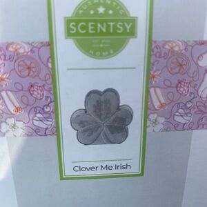 Scentsy clover me Irish warming pot Discontinued